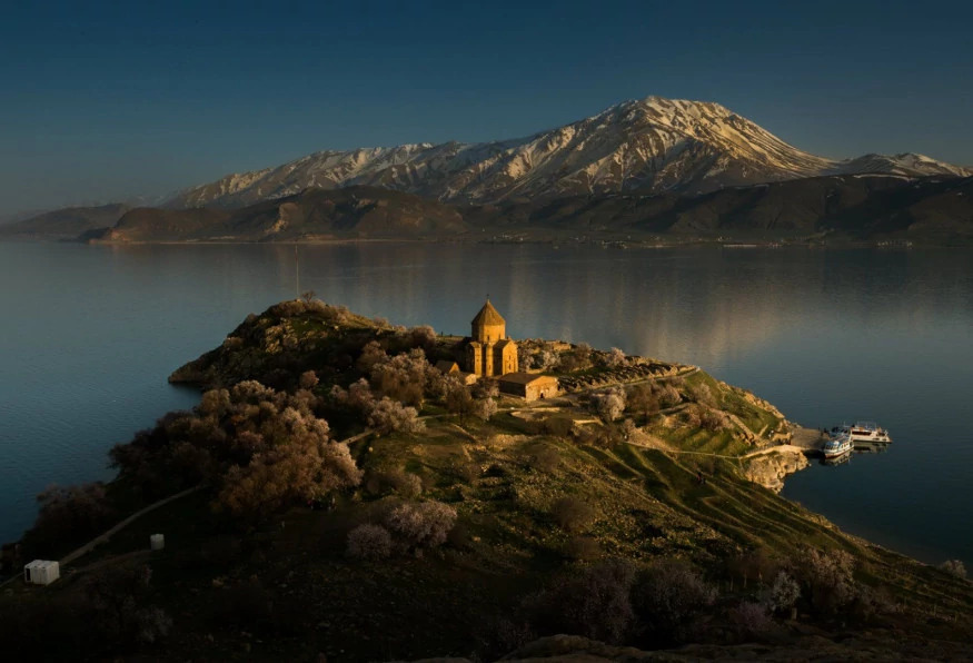Daily Akdamar Island & Van Lake Tour From Bitlis