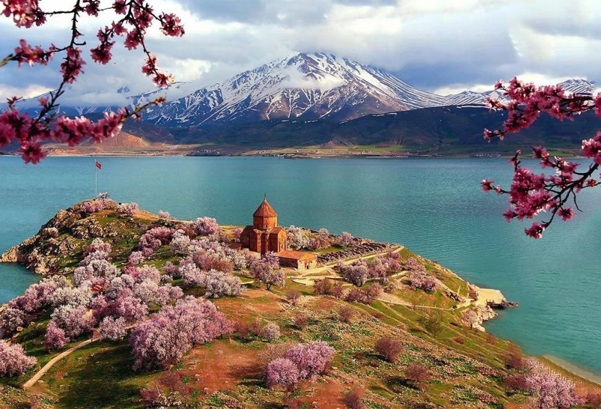 Daily Akdamar Island & Van Lake Tour From Bitlis