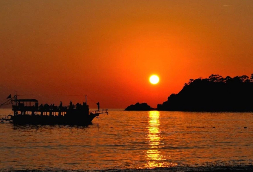 Daily Sunset Moonlight Cruise from Oludeniz