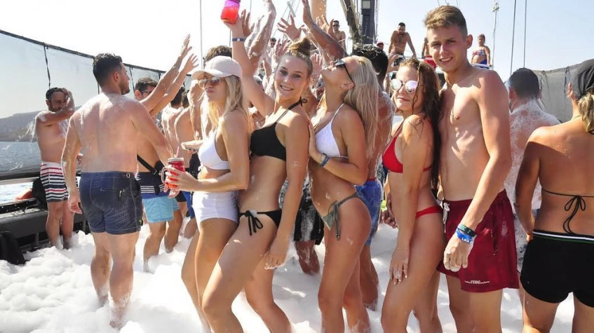 Daily Bodrum Foam Boat Party