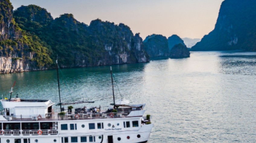 7 Days Group Tour to Visit Hanoi City/ Halong Bay / Sapa - Fansipang Peak