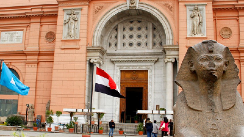 Full Day Private Guided Tour To Giza Pyramids and The Egyptian Museum