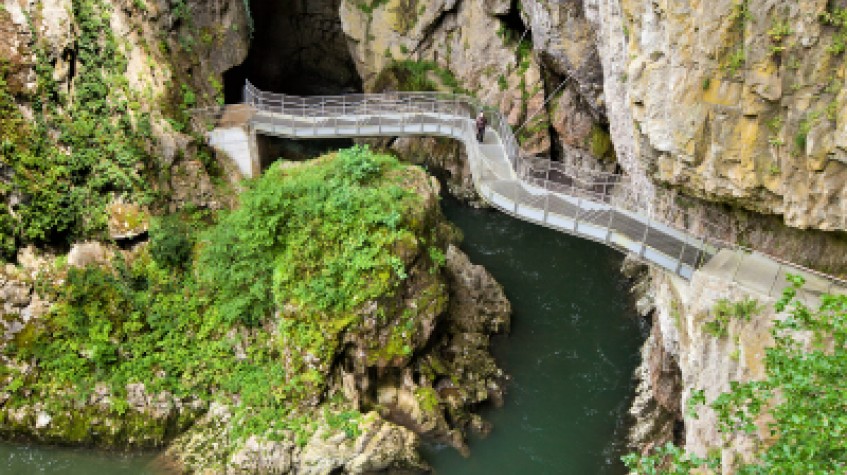 Uniqueness of Karst