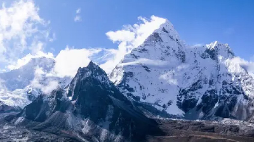 Island Peak Climbing With Everest Base Camp – 19 Days