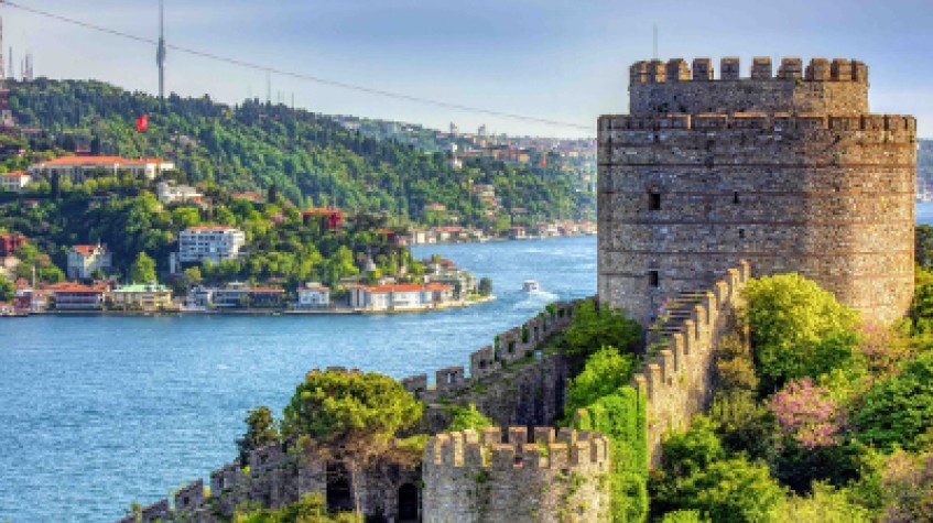 European Side Coast Tour of Garipce Village, Rumeli Fortress and Balat